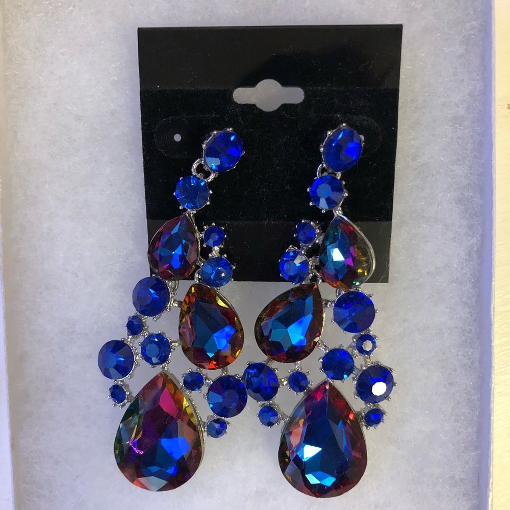 stunning. blue fashionable earrings